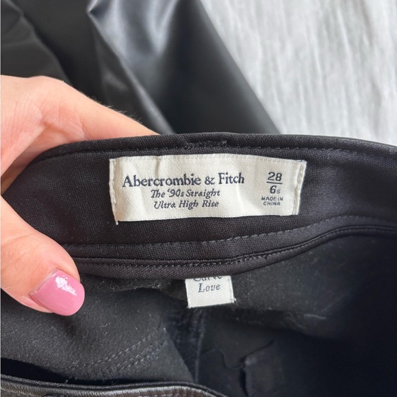Abercrombie Ultra High Rise Vegan Leather 90s Straight Leg Pants - Curve Love - Picture 4 of 6